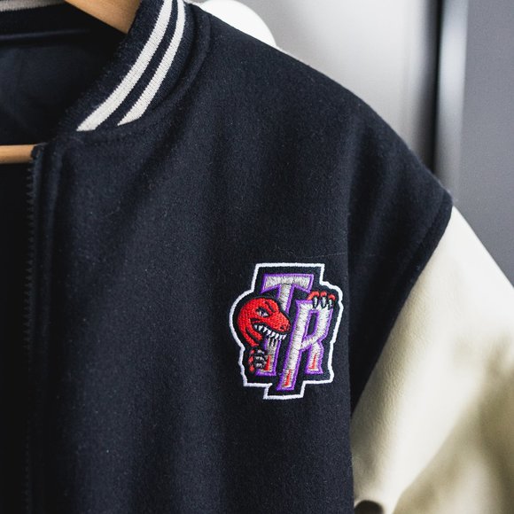 Vintage Raptors Puffer Jacket (Reversible) - Picture 5 of 10
